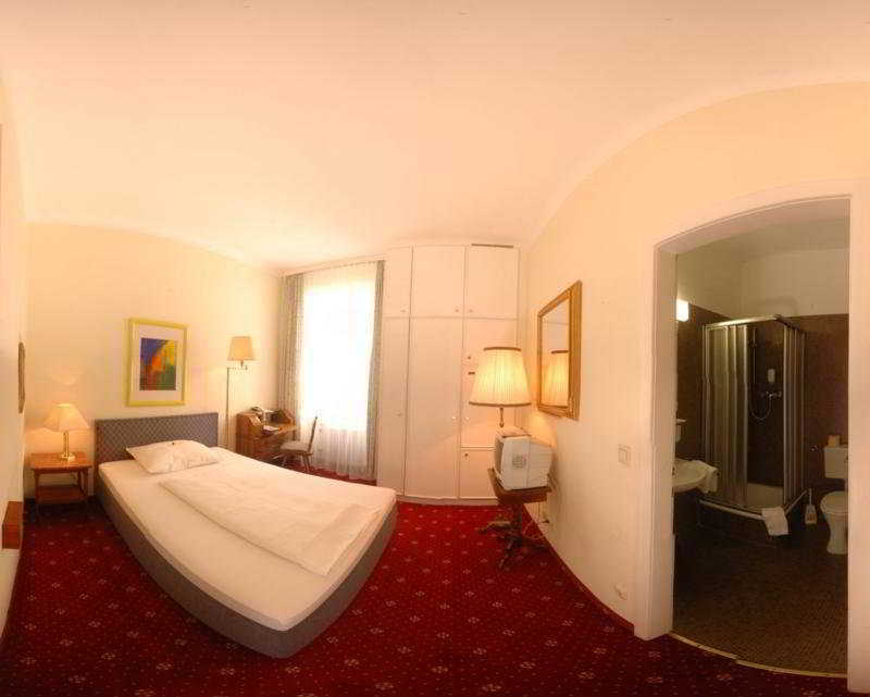 Hotel Vier Jahreszeiten Salzburg Room photo