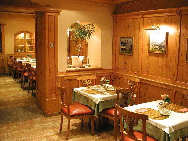Hotel Vier Jahreszeiten Salzburg Restaurant photo